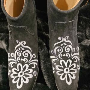 Agave Sky ankle boots size 7. New in box!